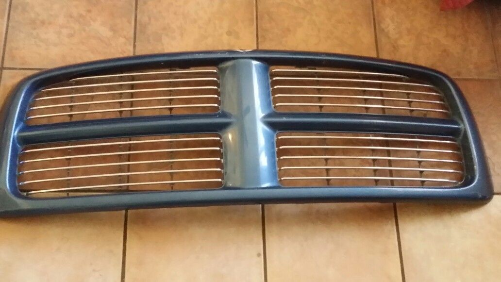 02-05 dodge ram grille $40