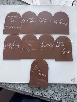 4x6 Acrylic Signs With Wooden Stands