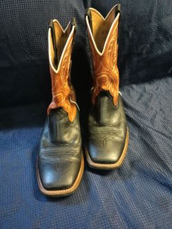 ARIAT SQUARE TOE BOOTS
