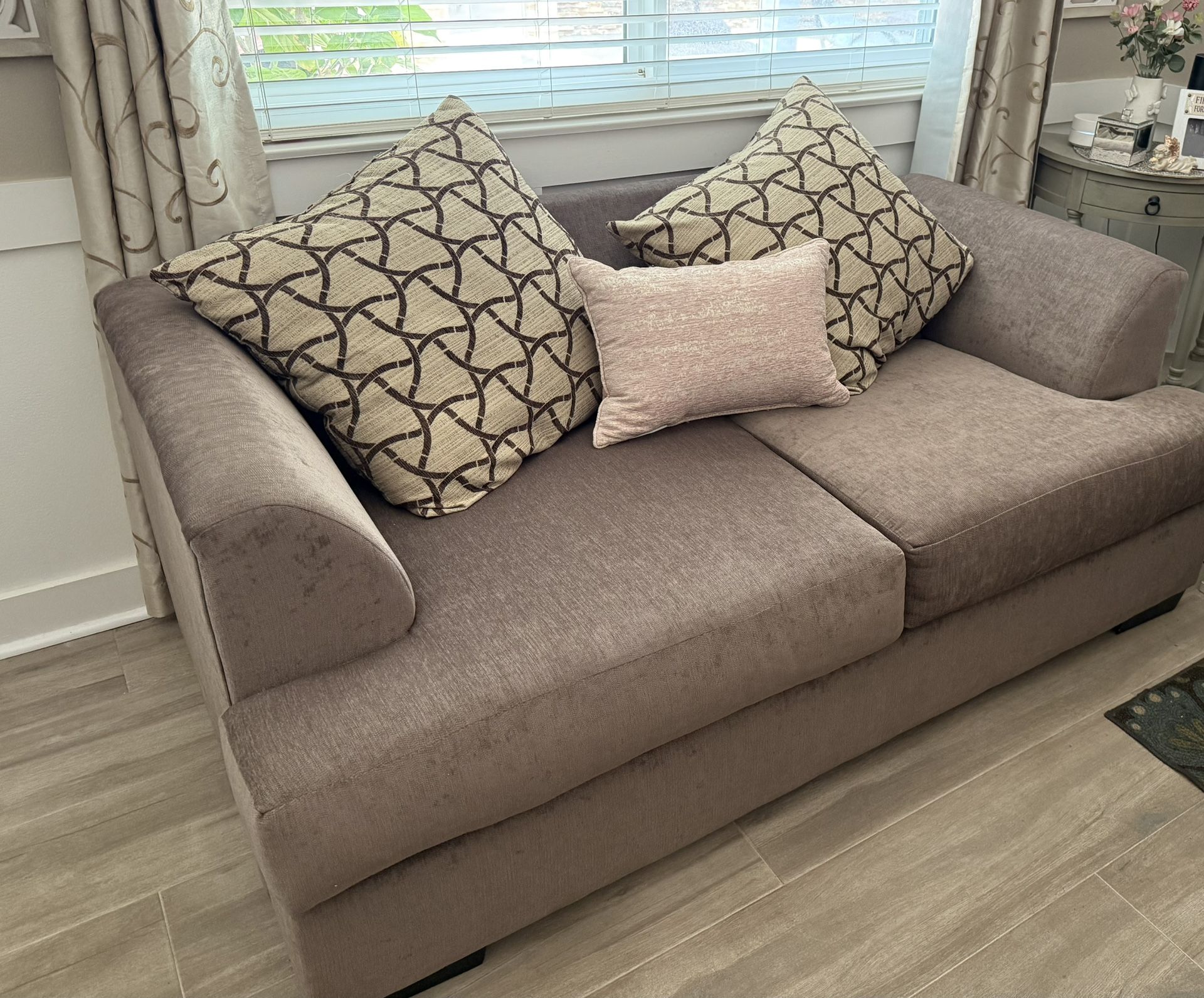 Couch w/large Pillows