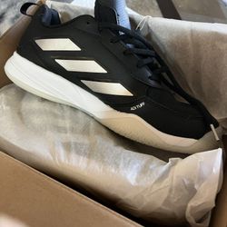 NEW ADIDAS WOMANS SHOES SIZE 10 