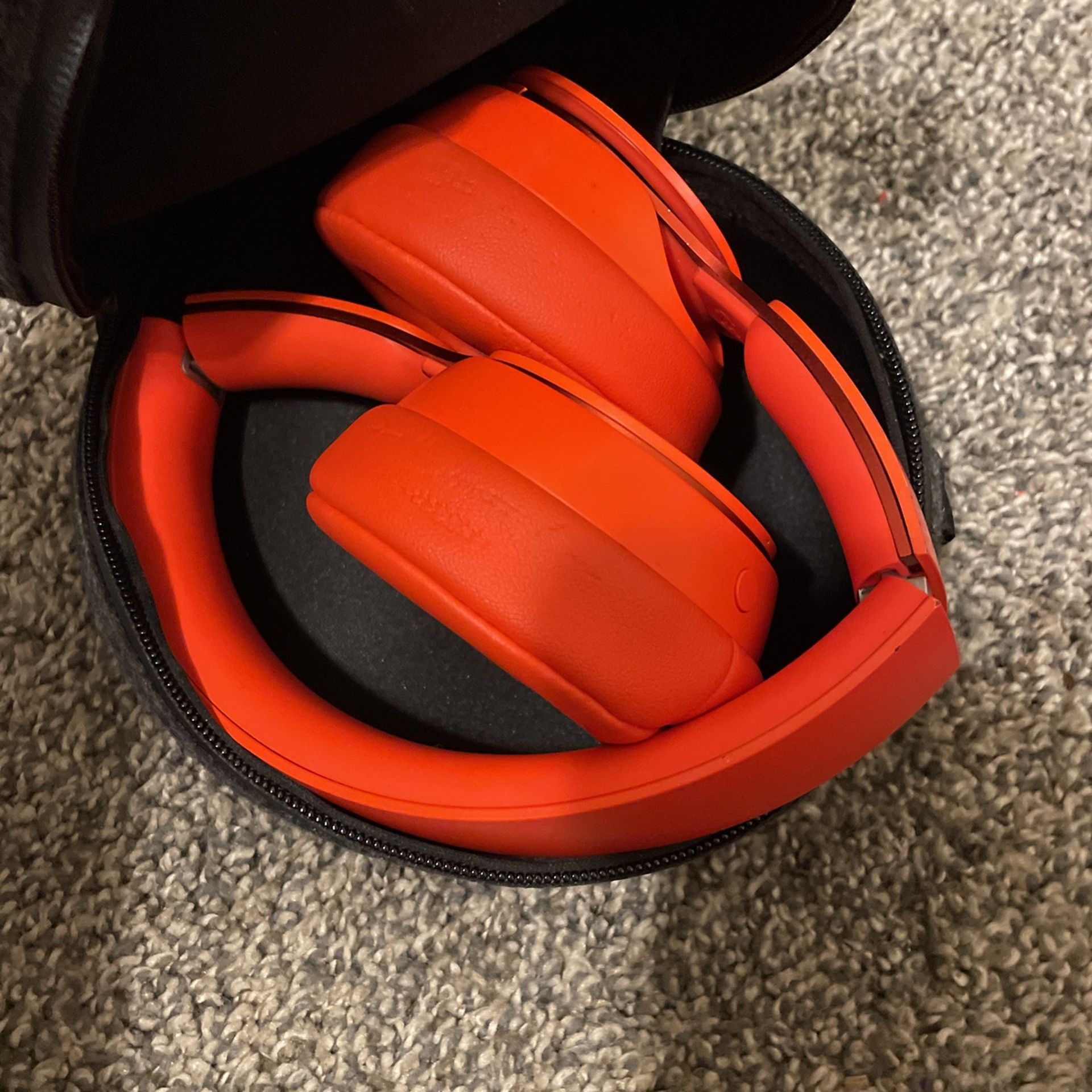Beats Solo pro, the box for it is tore up, takes iphone charger i lost the charger it came with