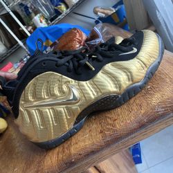 Metallic gold foams Size 10