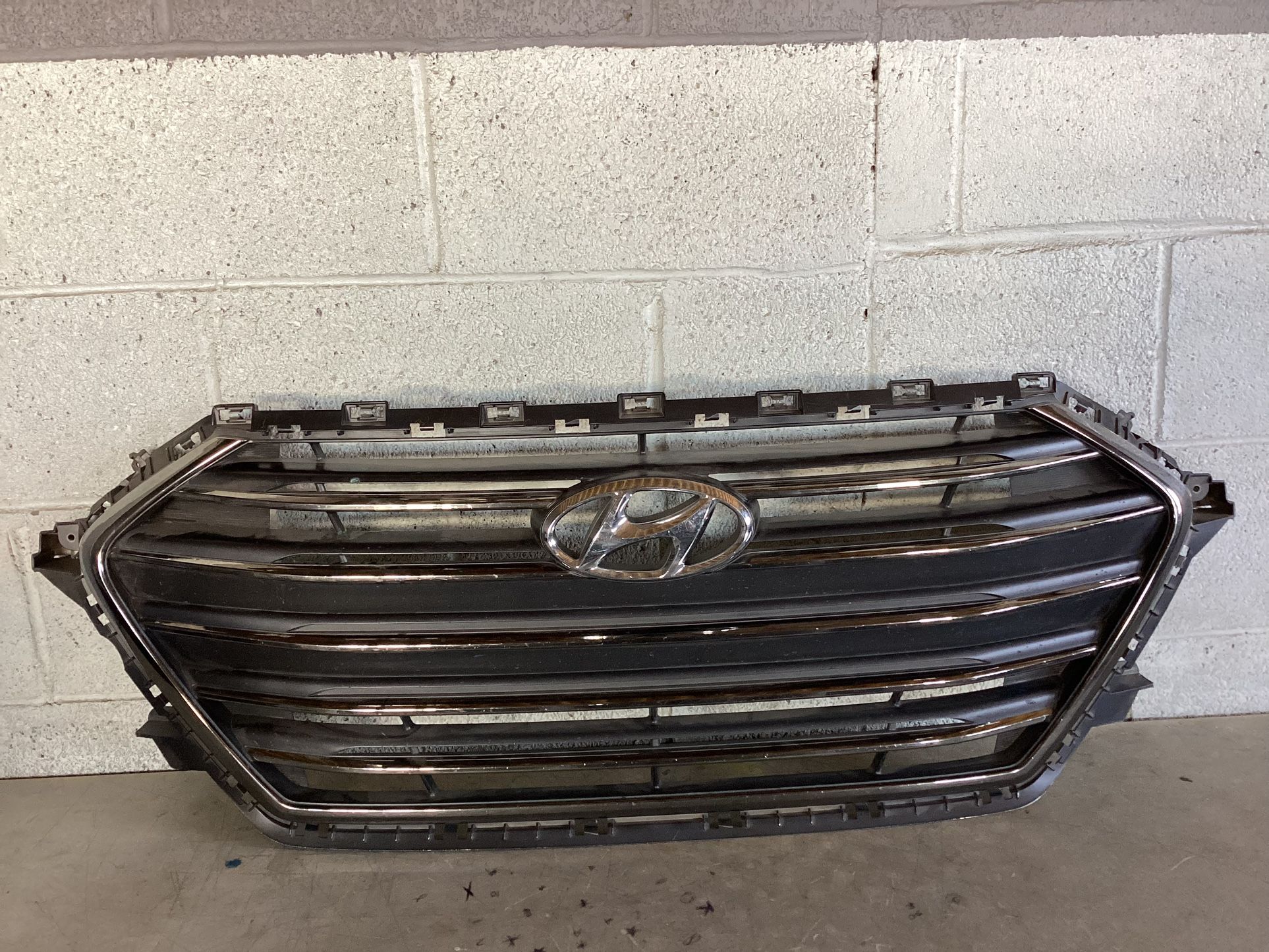 2017-18 Hyundai Elantra Grille AFFORDABLE ORIGINAL🤩