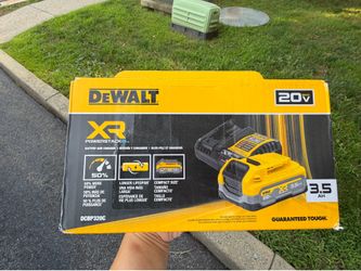 DEWALT XR POWERSTACK 20V MAX 3.5 Ah Battery and Charger Kit DCBP320C