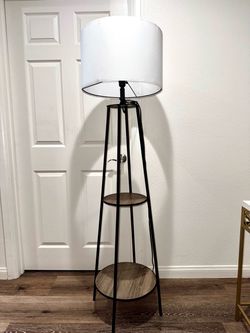 Modern Floor Lamp with Built-In Shelves – Black & Wood