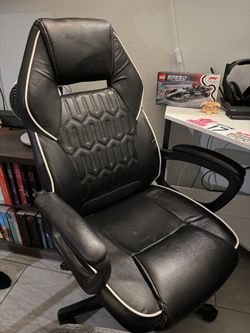 Insignia Gaming chair