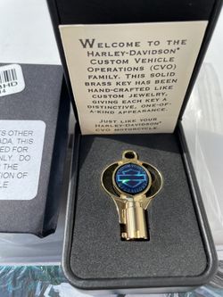 2015 Harley-Davidson CVO FLHXSE Owners manual & gold key