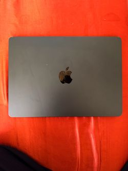 13.6-inch MacBook Air With Apple M2 Chip