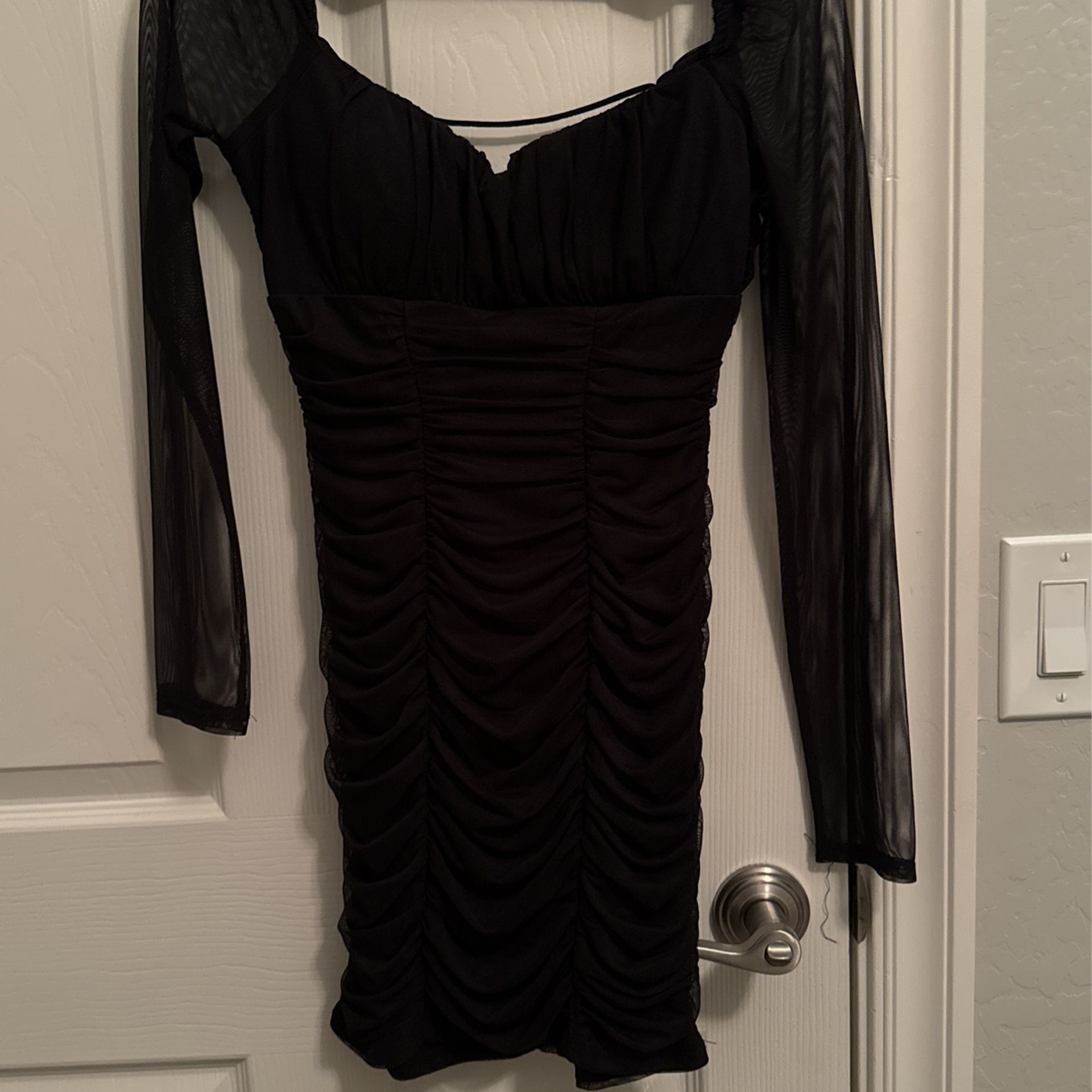 black long-sleeve formfitting dress