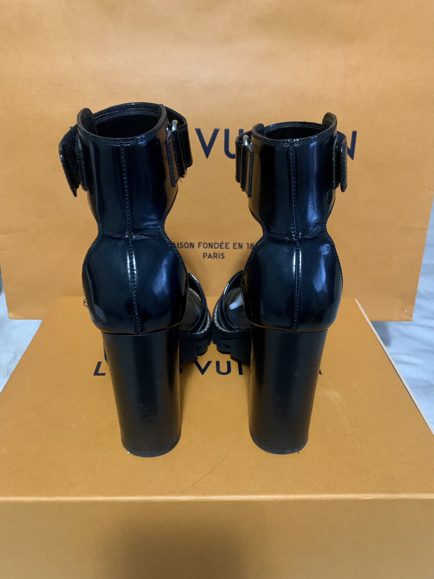 Louis Vuitton Black Star Trail Pumps – MILNY PARLON