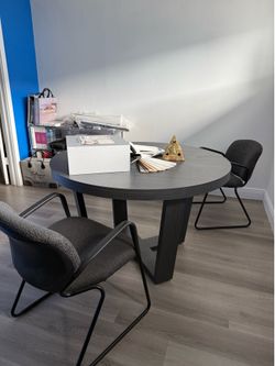 Round showroom  /office table