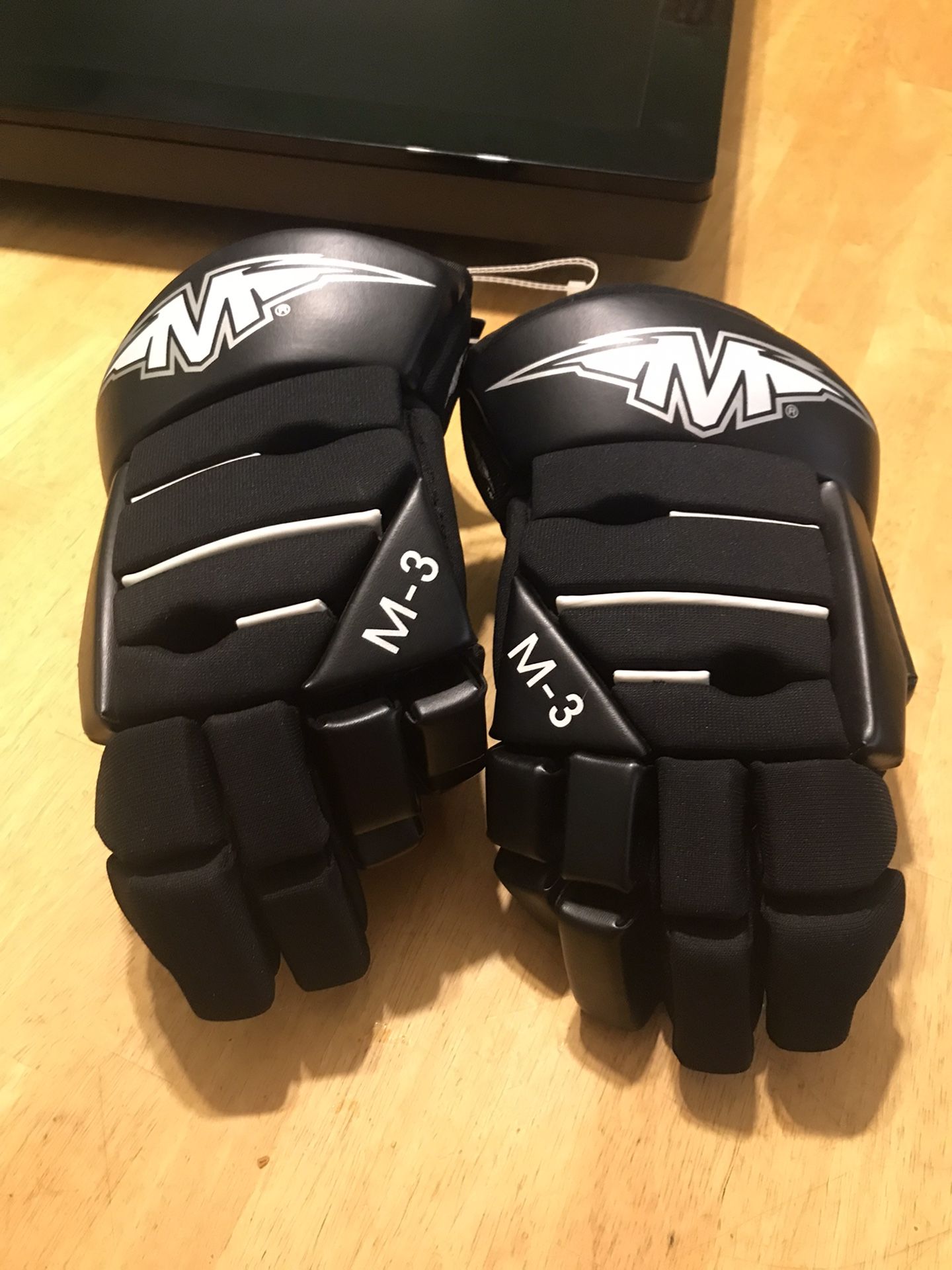 Mission M-3 Hockey Gloves