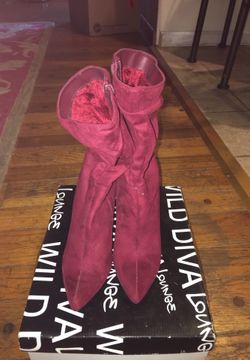 Maroon suede boot