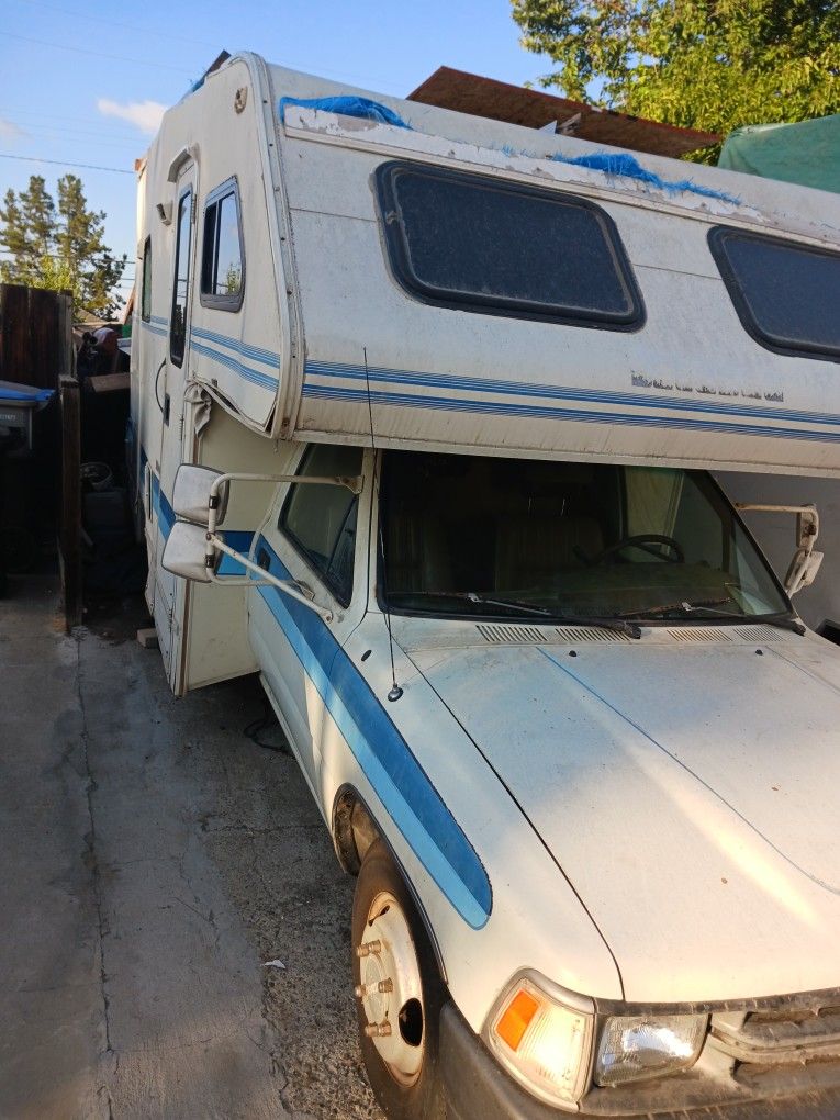 89 WINIBEGO RV