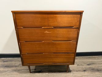 Mid-Century Modern Vintage 4 Drawer Dresser – Beautiful Warm Wood Finish