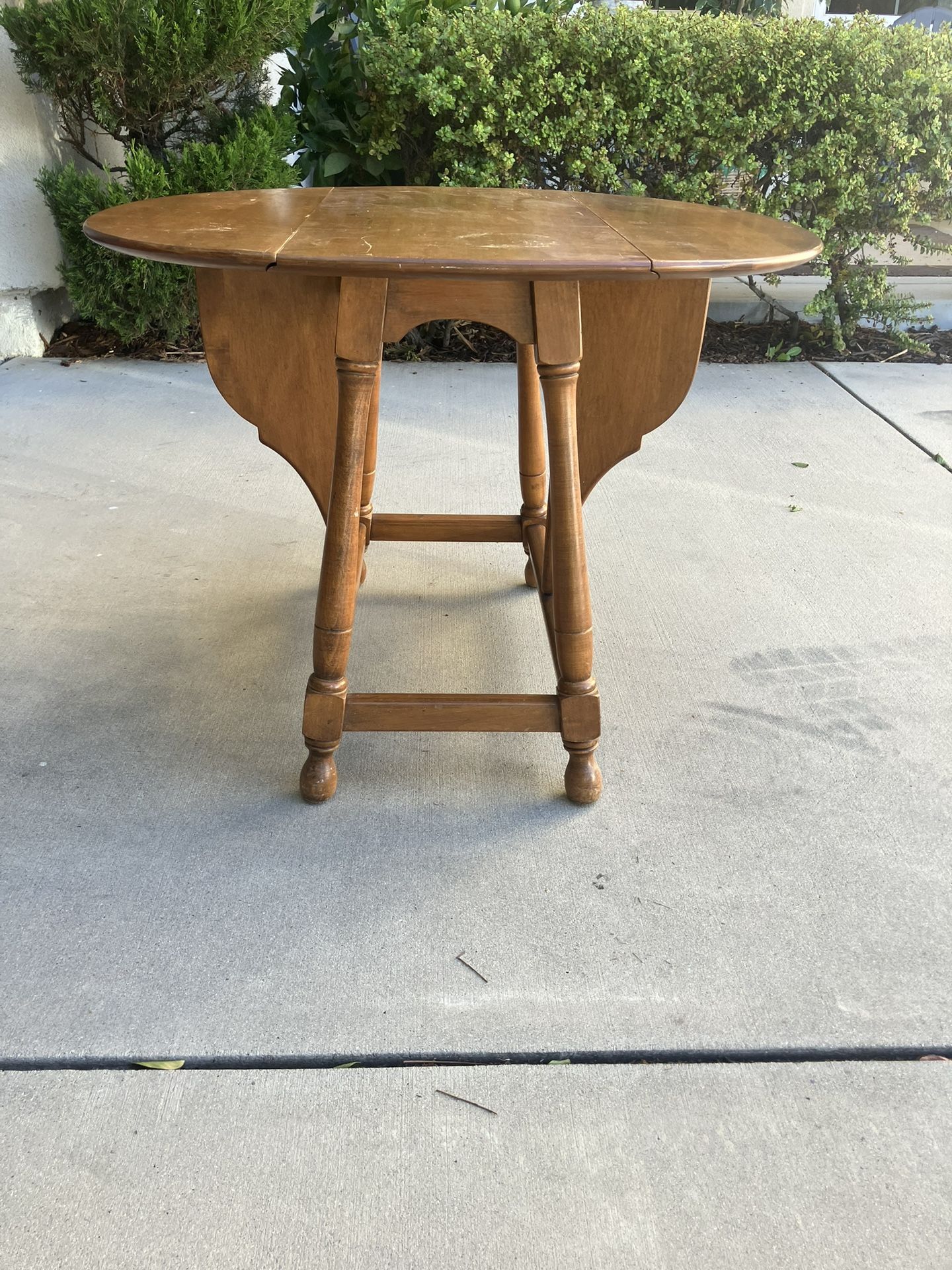 Antique Mid-Century Colonial revival Maple Drop Leaf Table