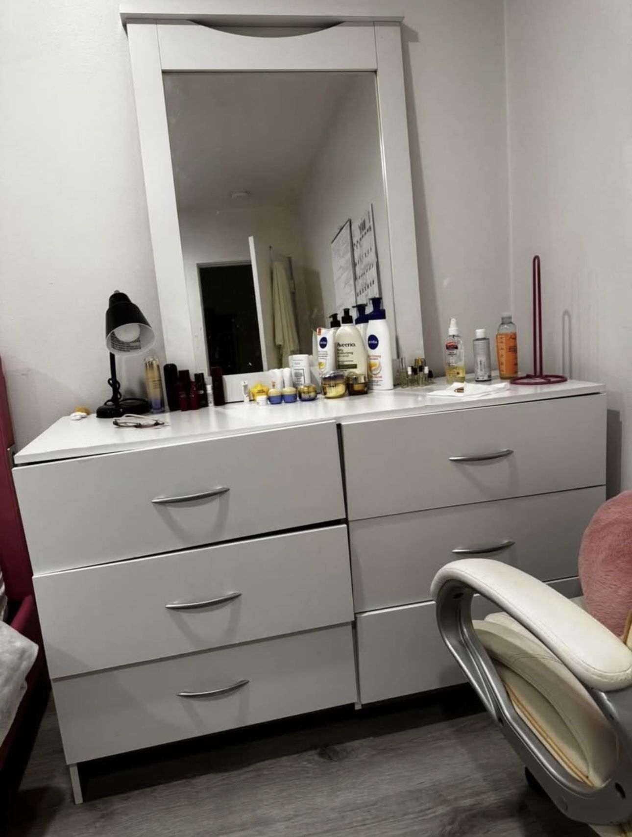 6-Drawer Dresser with Mirror