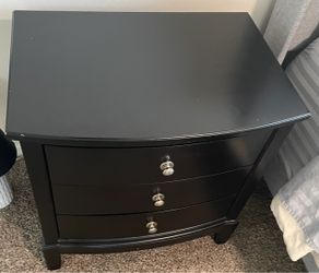 2 Nightstands