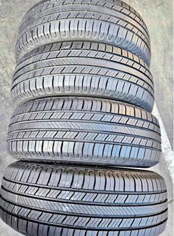 Set 205/55-16 Michelin con el 80% de vida