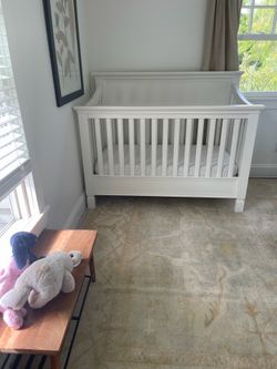 Baby crib (pottery barn kids)