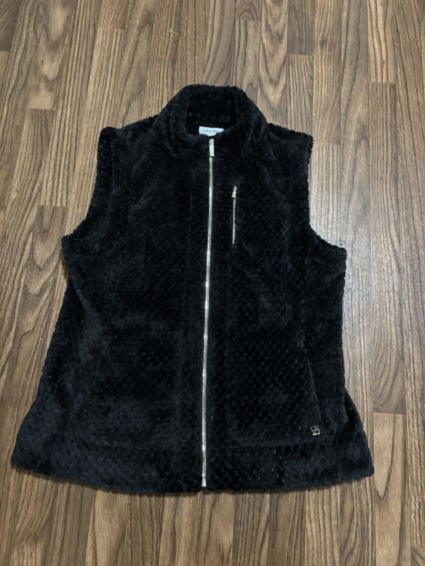 Calvin Klein Woman’s Faux Fur Vest Black With Gold * Size Large.