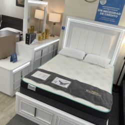 4Pc Queen Bedroom Set With Led Light