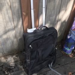 Nice rollaround duffel bag only $25 firm