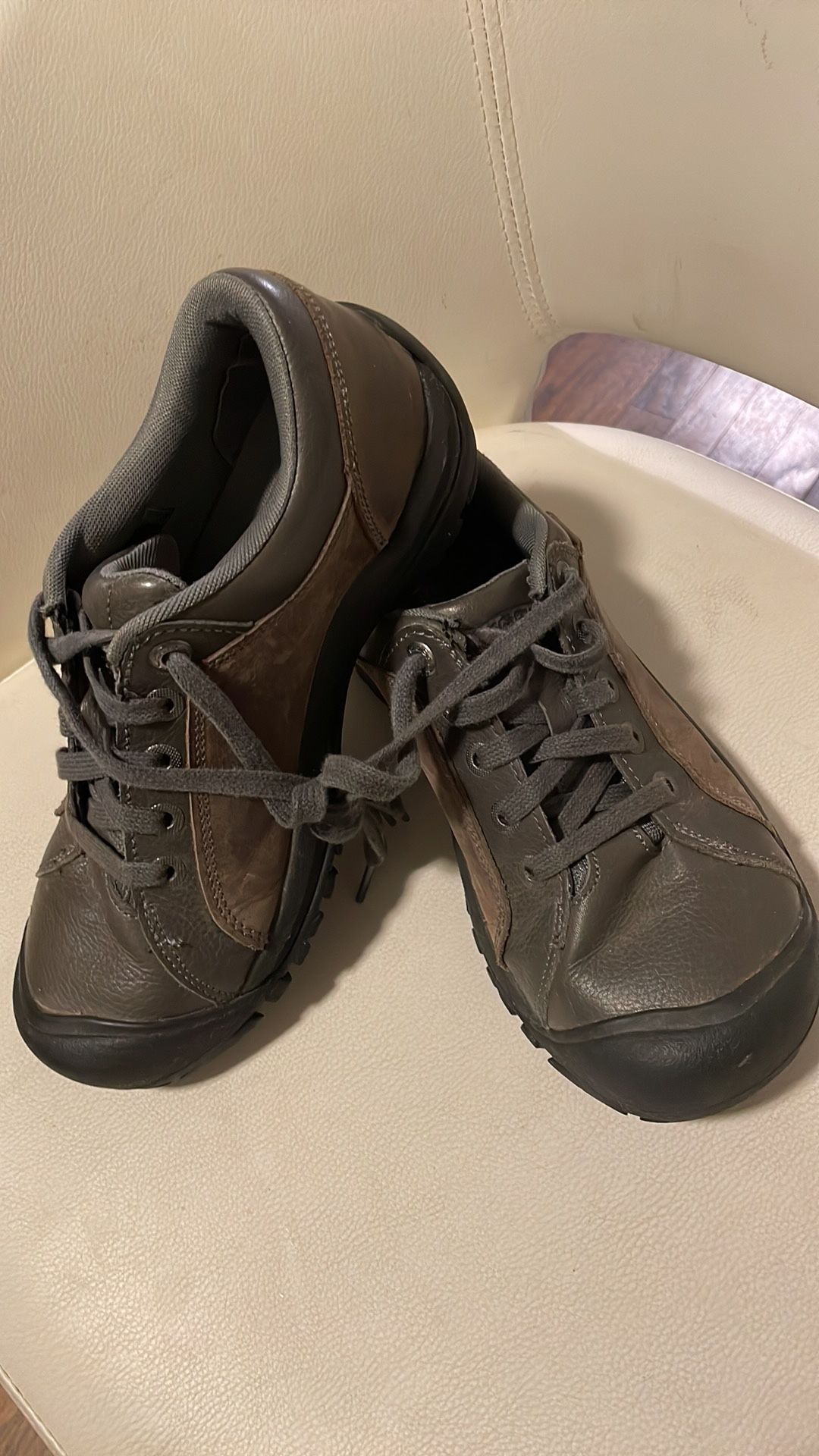 Keen Woman Shoes Size 7.5