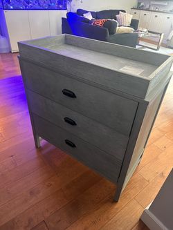 Baby changing table with drawers