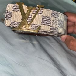 Louis Vuitton Belt with extra screws (Pickup) for Sale in Flint, MI -  OfferUp
