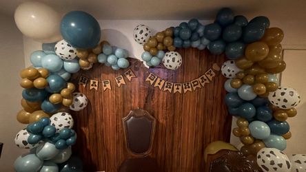 Cowboy party decorations