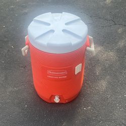 Rubbermaid 5 Gallon Beverage Jug Cooler
