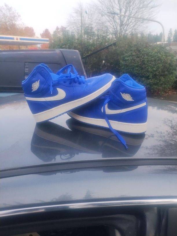 Hyper Royal Jordan 1 Size 6.5 Y