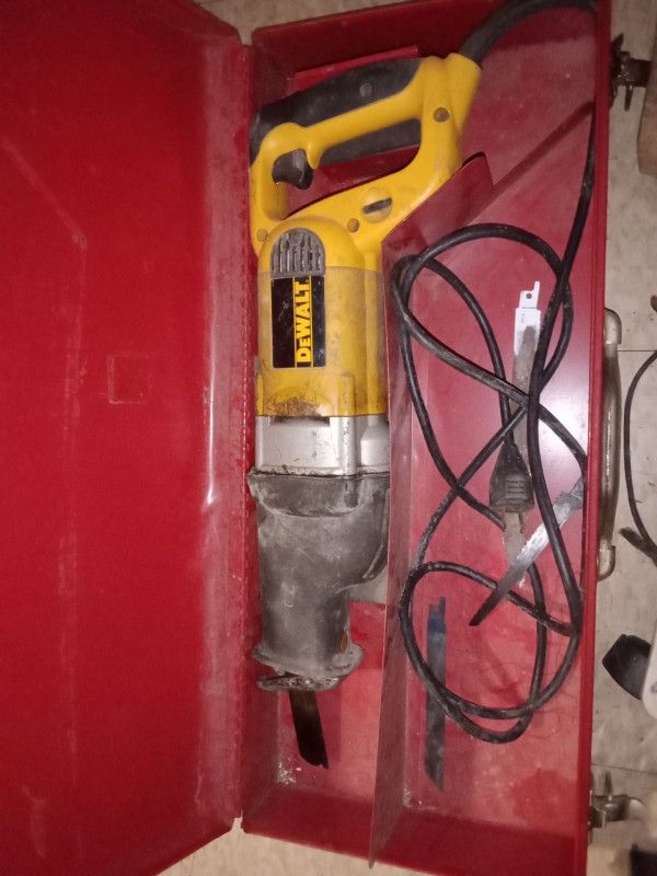 DeWALT Reciprocating Saw DW309 WITH CASE