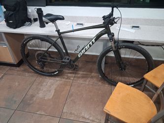 GIANT XL TALON 2 MOUNTAIN BIKE 29 INCH