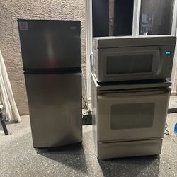 Kitchen Appliances Bundle - Fridge, Stove, Microwave (Good Condition) 