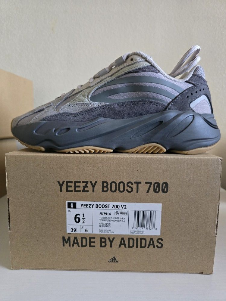 Yeezy Boost 700 V2 Size 6.5