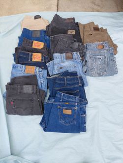 Cash only no zell Used jeans in good condition  levis,wrangler, lee ,arizona 38 by 30 and 38 by 32 each $10 each or all for $90 now that jeans are exp