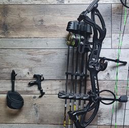 Bear cruzer G2 compound bow - excellent condition