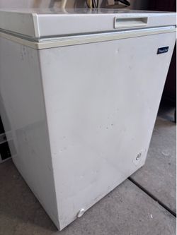 Magic Chef 5 cu ft Chest Freezer - Works Great