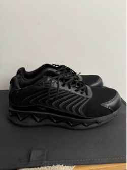 Work shoes size 13