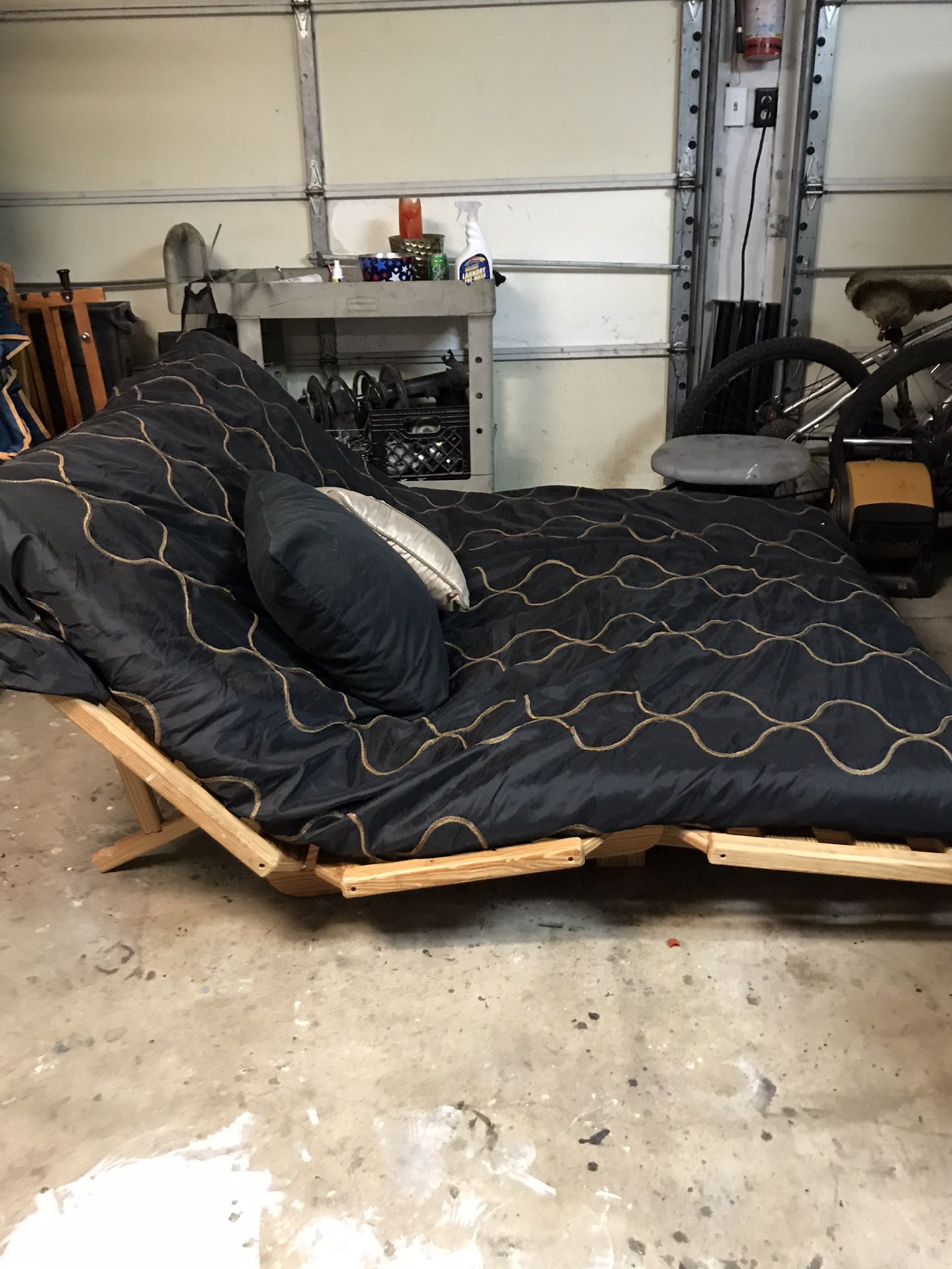 Trifold futon bed