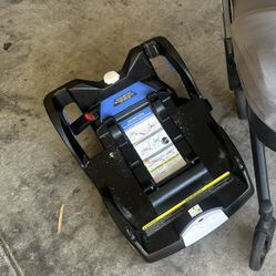 Doona infant car seat base in very good condition.