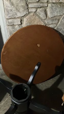 Round Wood Table Top with 2 chairs