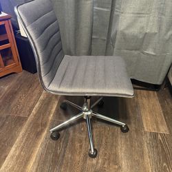 Grey adjustable chair!! Great Condition!!