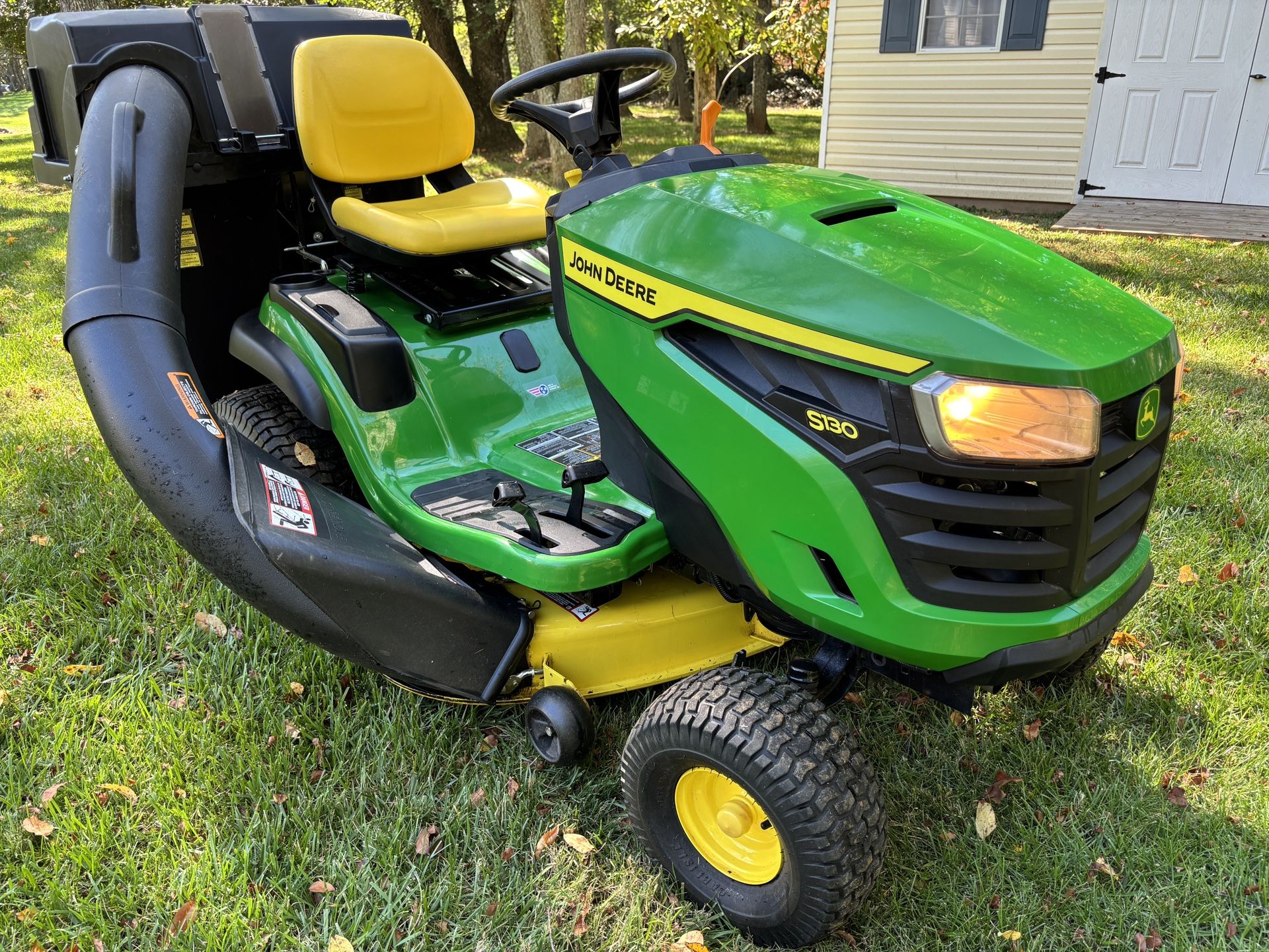 Meticulously maintained 2021 John Deere Lawn Tractor S130 - Low hours