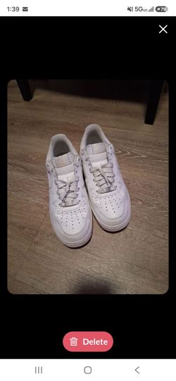 Air Force 1s SIZE 8