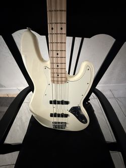 Standard Jazz Bass