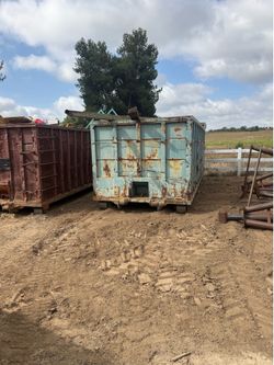 FREE 40 yard trash bin container FREEE